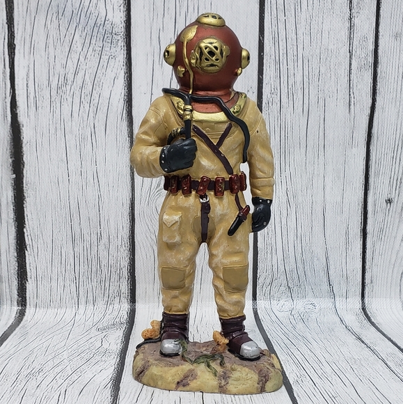 Deep Sea Scuba Diver Statue - Picture 1 of 7